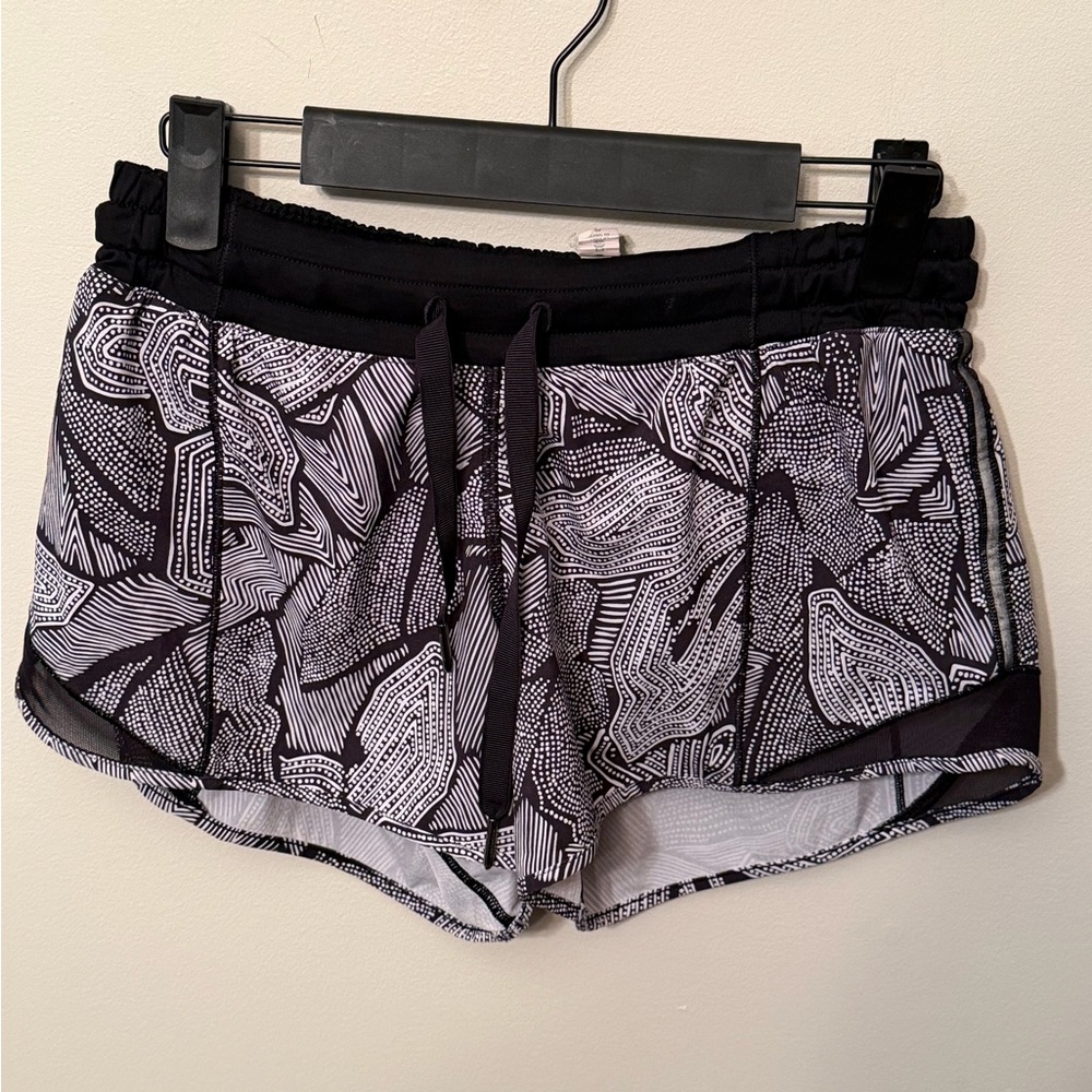 💗 VGUC Lululemon Hotty Hot Low Rise Shorts 2.5” Inseam